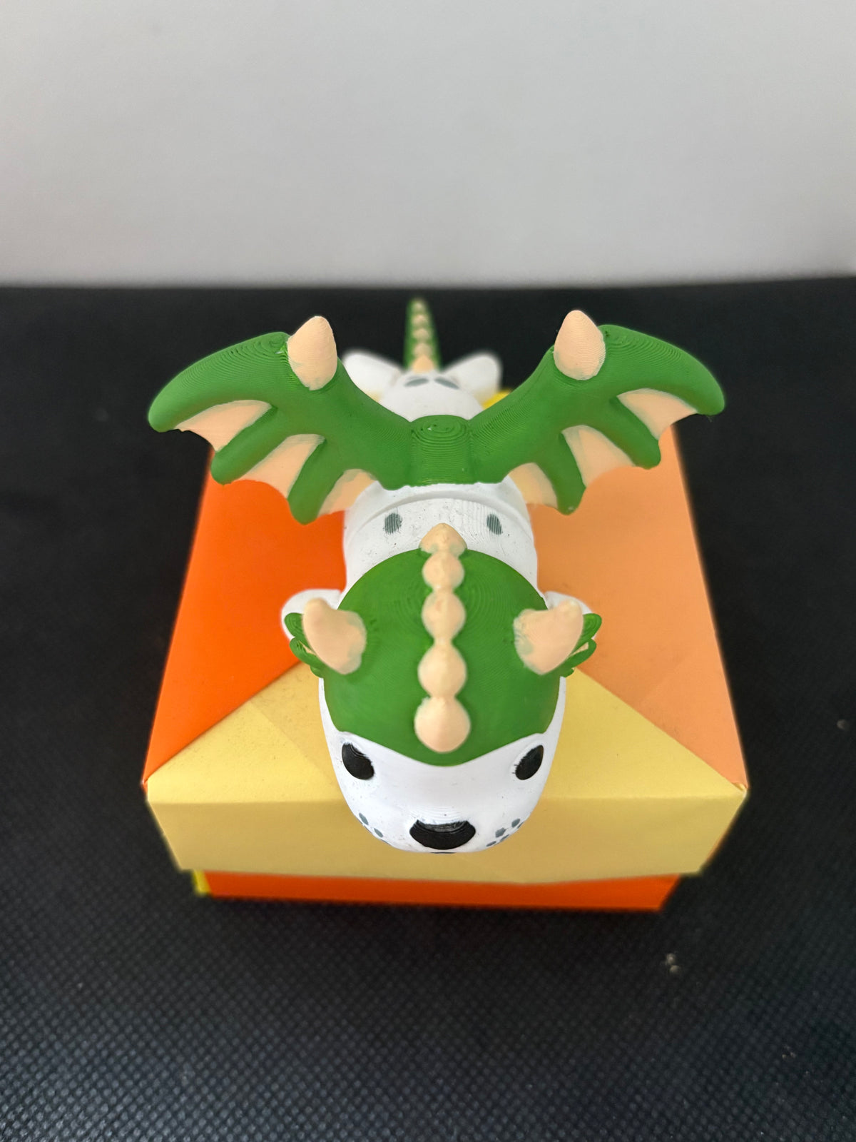 Puffy Seal Draghetto - foca fantasy stampata 3D con ali, corna e coda - vista dall'alto