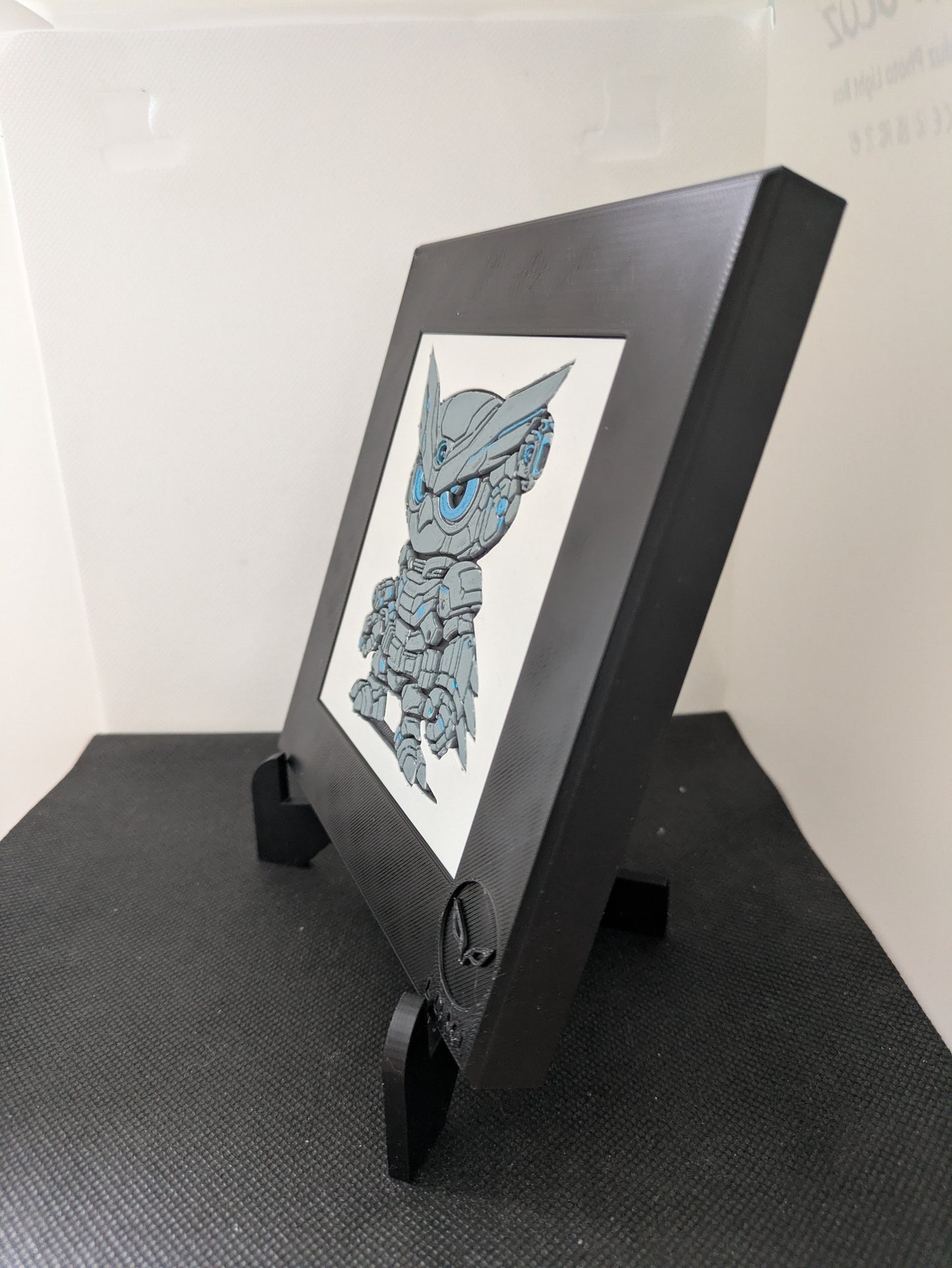 NYXEL – LUMI Robots Unità SY07 Recon | Quadro 3D Colorata a Mano con Cornice 150×150 mm