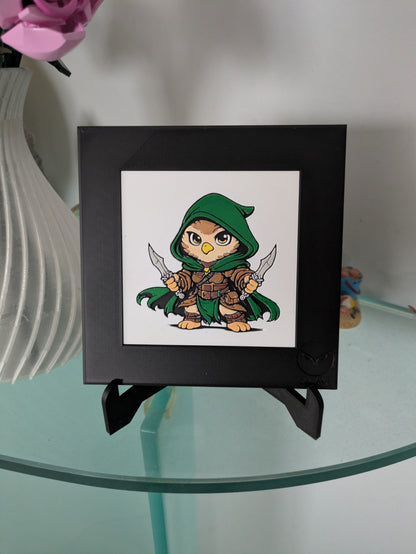KLYRA – LUMI Fantasy Assassina | Scultura 3D Colorata a Mano con Cornice 150×150 mm