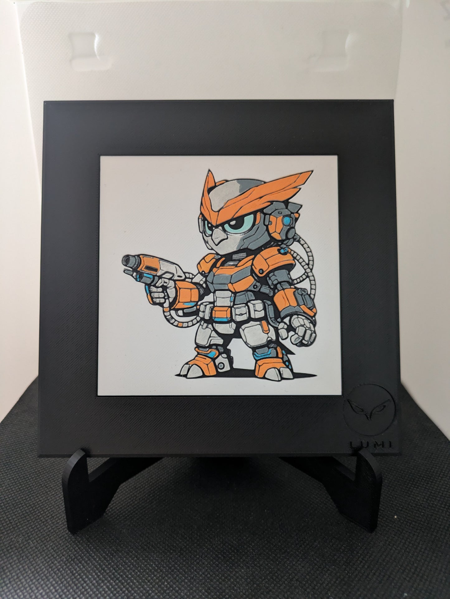 VARON – LUMI Robots Unità SY18 Engineer | Scultura 3D Colorata a Mano con Cornice 150×150 mm